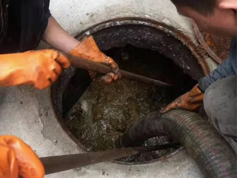 偏关清理化粪池时如何避免沼气的危害?